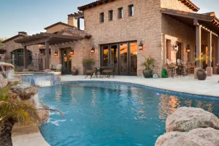 Strutture con piscina, tempo di aggiornare il responsabile Piscina in agriturismo della Toscana