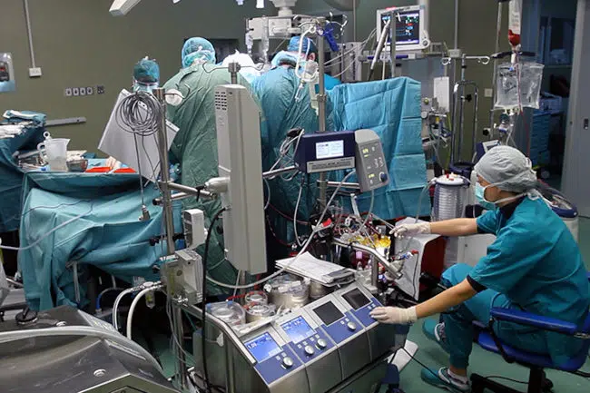 Trapianto di cuore su un paziente positivo al Covid: a Siena il primo caso in Toscana e uno dei pochi in Italia