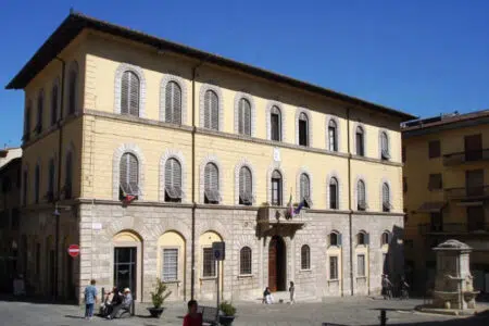 Poggibonsi, nuovi giochi in arrivo nei giardini di Bellavista e Staggia Palazzo comunale di Poggibonsi