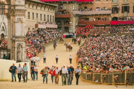 Palio di Siena del 16 agosto 2022, le ipotesi sulle monte a due giorni dall’assegnazione