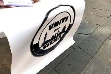 Uniti per Siena: “In quale mondo vive la Ferretti?” Uniti per Siena, simbolo
