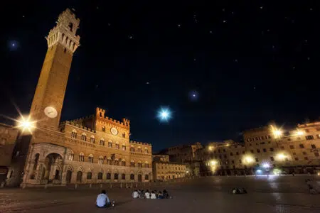 Vino e cultura, a Siena l’edizione 2023 di Calici di Stelle Piazza del Campo a Siena, Calici di Stelle