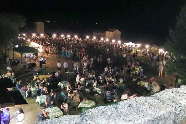 Oltre duecento etichette in degustazione. Il 10 agosto a Poggibonsi è Calici di Stelle Calici di Stelle a Poggibonsi