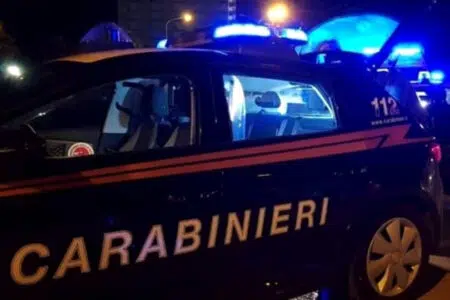 Spaccia cocaina durante una festa, arrestato dai Carabinieri Carabinieri, auto, notte