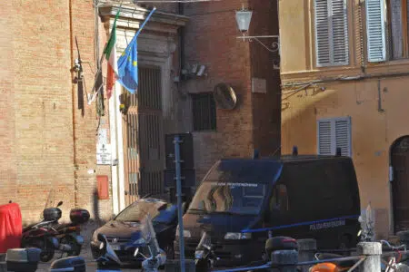 Siena, detenuto in permesso premio si ubriaca invece di andare a trovare la madre