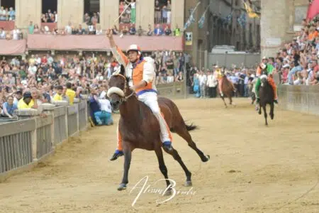 Palio di Siena dell’Assunta, trionfa il Leocorno con Tittia