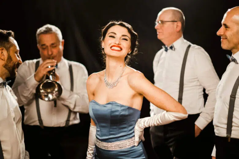 Monteriggioni in jazz: una piazza avvolta da musica di gran classe e da atmosfere di grande suggestione per il primo appuntamento