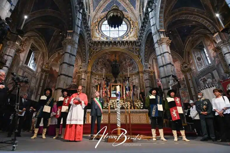Siena, l’Offerta dei Ceri e dei Censi – FOTO