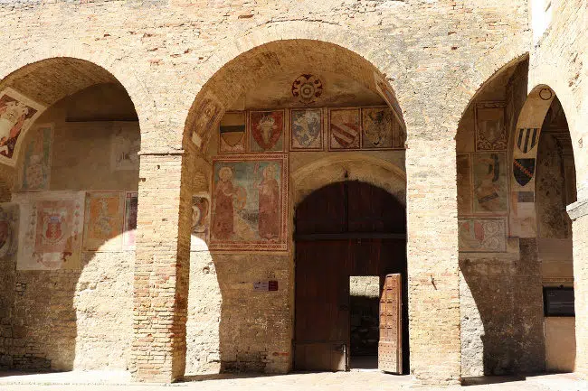 San Gimignano verso la costruzione di una Comunità energetica rinnovabile Palazzo comunale di San Gimignano