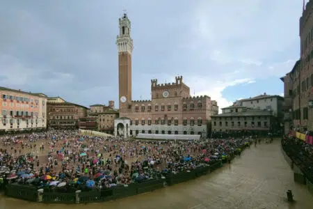 Palio di Siena del 16 agosto 2022, rinviati a domani il Corteo storico e la Carriera