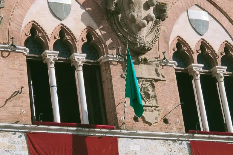 Palio di Siena del 2 luglio 2026 rinviato a causa della pioggia – GLI ORARI di venerdì 3 Palio di Siena, bandiera verde Palazzo Pubblico