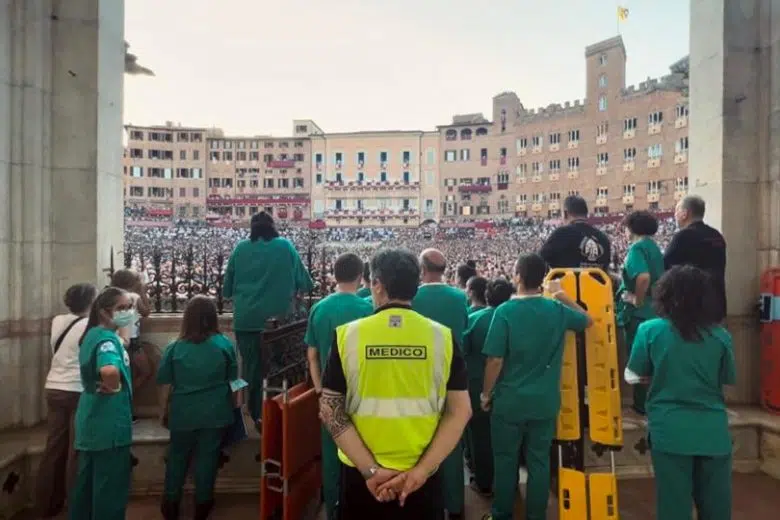 Soccorritori del 118 nella Cappella di Piazza del Campo in occasione del Palio di Siena