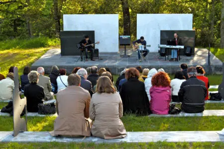 Tramonto al Parco Sculture del Chianti con musica e danze popolari dell’Italia meridionale e della penisola balcanica