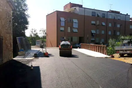 Nuovo ponte sulla gora in via di Ferriera a Colle di Val d’Elsa, verso la conclusione dei lavori