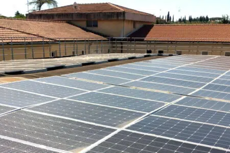 Torrita di Siena, dal nuovo impianto fotovoltaico della scuola si produce energia elettrica per il territorio