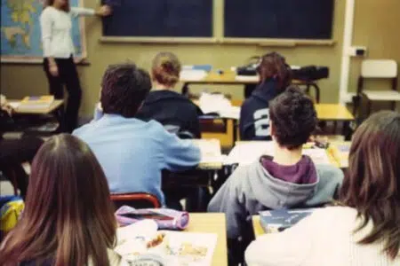Scuola, gli psicologi della Toscana: “La ripartenza sia solo in presenza, basta sacrificare gli adolescenti”