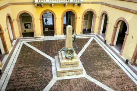 Continuano le immatricolazioni ai corsi di laurea dell’Università di Siena Università di Siena, cortile interno del Rettorato