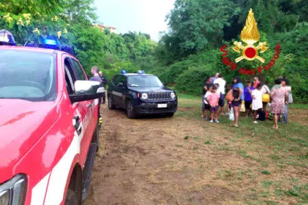 Gruppo di persone colto da improvviso innalzamento del fiume a Colle di Val d’Elsa