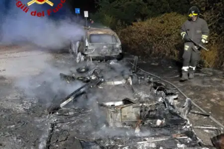 Incendio a roulotte nei pressi di Chiusi