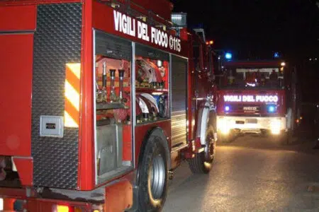 Fuga di gas da autocisterna, intervento dei Vigili del Fuoco