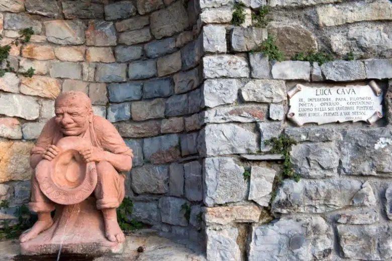 La statua del Luca a San Gusmè