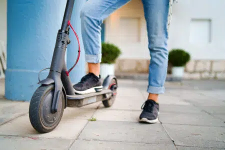 Siena, rubano monopattino elettrico e tentano la fuga: due fermati e denunciati dalla Polizia