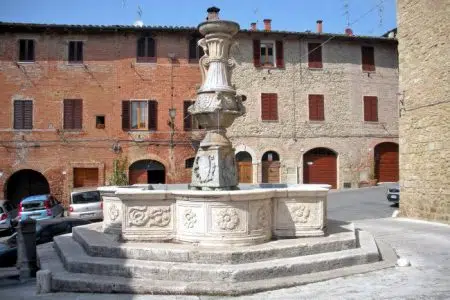 Illuminazione pubblica Asciano, entro un anno la riorganizzazione Fontana nel centro di Asciano