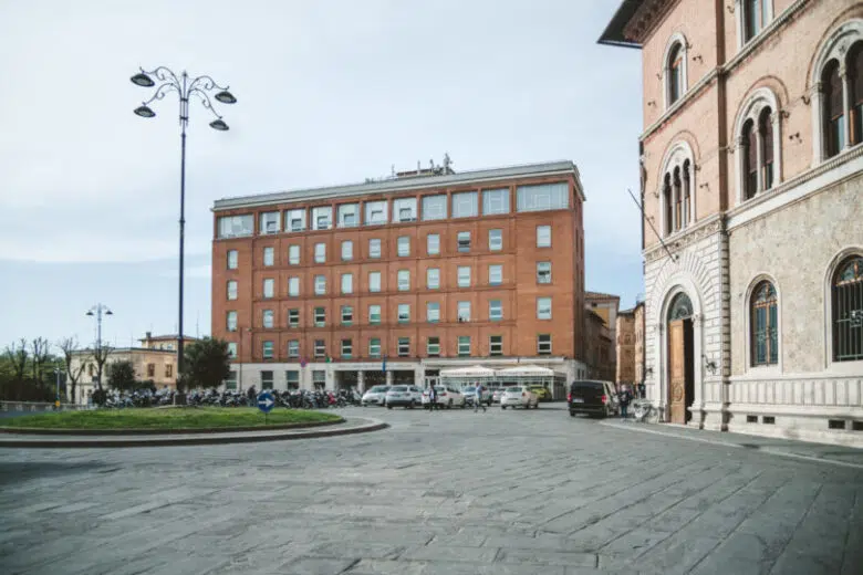 Il mercato del lavoro in provincia di Siena: analisi dei flussi occupazionali e tendenze per i prossimi mesi Camera di Commercio di Siena