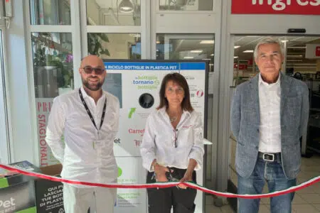 Al Carrefour Superstore di Siena arriva l’ecocompattatore per il riciclo delle bottiglie di plastica