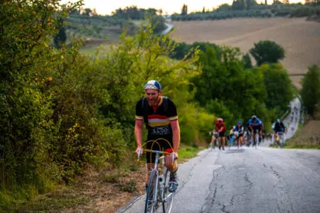 Gaiole in Chianti: indicazioni viabilità e parcheggi in occasione de L’Eroica 2023 L'Eroica, ciclista in salita