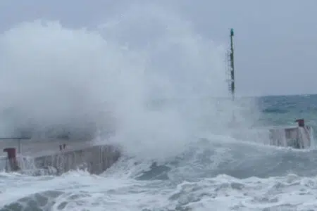 Codice giallo in parte della Toscana martedì 27 settembre per mareggiate e vento