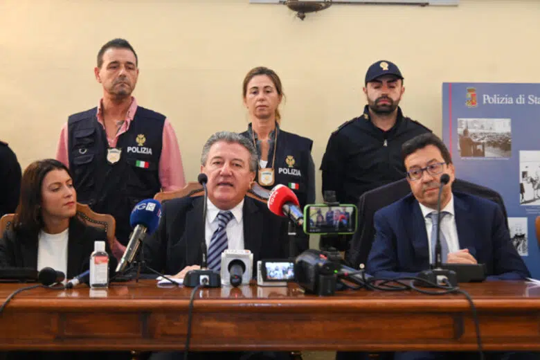 Anziana trovata morta in casa a Siena: fermati due stranieri e denunciato un italiano