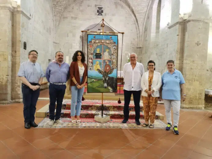 Palio dei ciuchi di Asciano, presentato il cencio realizzato da Matilde Mencarelli