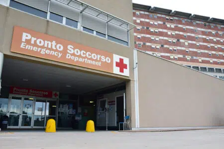 Piscina di Colle di Val d’Elsa, intervento 118: 21enne trasportato in gravissime condizioni al policlinico di Siena Policlinico Santa Maria alle Scotte di Siena, ingresso Pronto soccorso