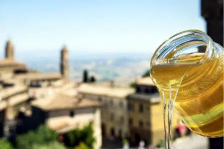 Il “rinascimento” del miele toscano passa da Montalcino: torna dopo due anni la “Settimana del Miele”