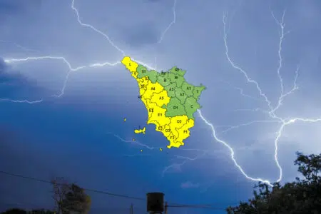 Maltempo, sabato codice giallo per temporali su Arcipelago e Toscana occidentale
