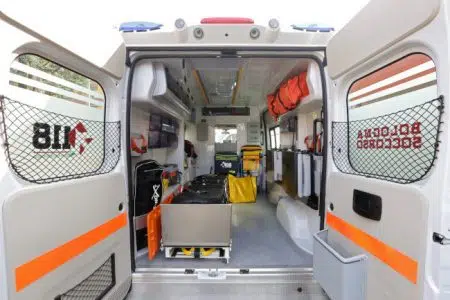 Minorenne investito da un’auto a Colle: trasportato alle Scotte Interno ambulanza