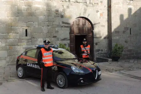 Ai domiciliari presso un centro fugge mentre viene accompagnato alle poste: rintracciato e denunciato dai Carabinieri