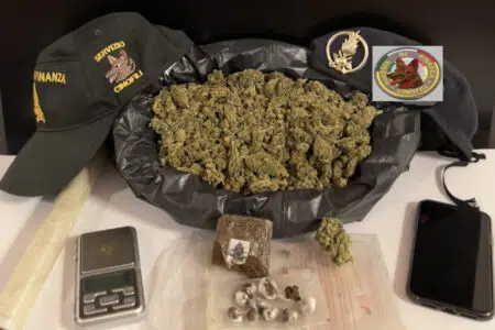 18enne spaccia stupefacenti nei pressi di discoteca: arrestato in flagranza