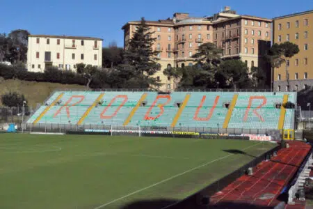 Comune e Siena Fc: “Soddisfazione per la sentenza del Tar. Il lavoro va avanti con determinazione” Stadio di Siena curva Robur