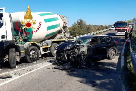 Incidente tra auto e betoniera: 49enne in gravi condizioni trasportato con il Pegaso alle Scotte