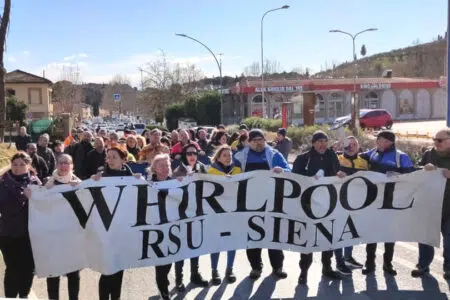 Sciopero e manifestazione lavoratori Whirlpool Siena: i sindacati invitano cittadini e forze politiche a partecipare