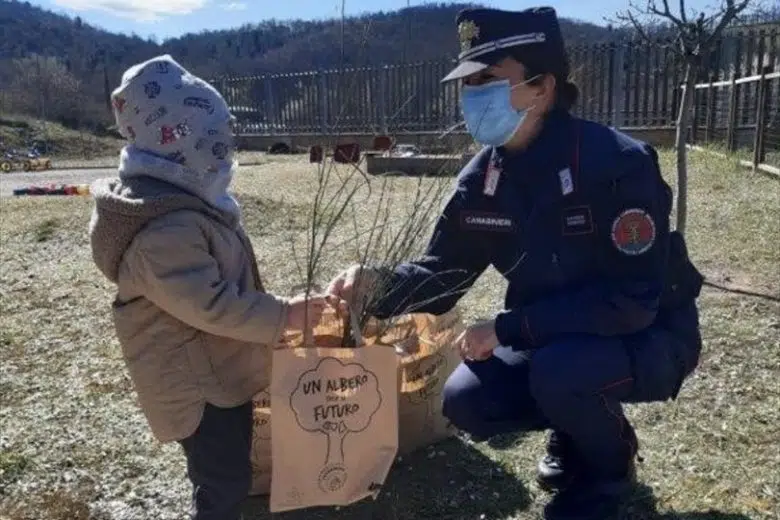 “Un albero per il futuro”, i Carabinieri Forestali nelle scuole per la Giornata nazionale dell’albero