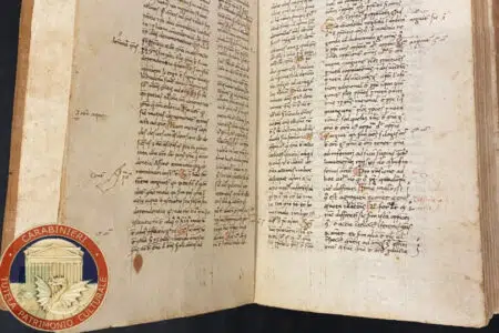 I Carabinieri recuperano un manoscritto del XV secolo trafugato dalla Biblioteca comunale di San Gimignano