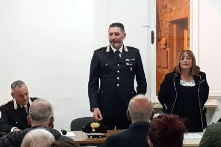 Inviava sms fingendosi operatore di una banca per trasferire il denaro delle vittime: individuato e denunciato dai Carabinieri