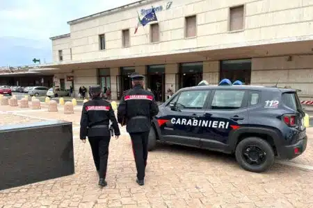 Siena, ubriaco aggredisce conducente autobus e infastidisce i passeggeri: denunciato dai Carabinieri