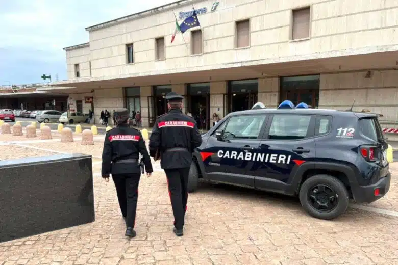 Evade dagli arresti domiciliari e prende il taxi, che non paga: rintracciato e denunciato dai Carabinieri