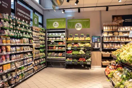 Nuova vita per il Carrefour di largo Sassetta: locali rinnovati e tante offerte