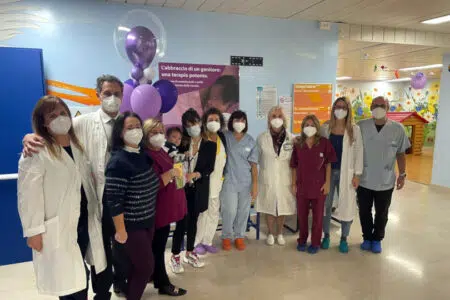 Prematurità, l’associazione Le Coccinelle colora di viola l’Azienda ospedaliero-universitaria senese