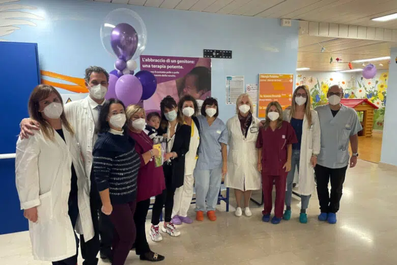 Prematurità, l’associazione Le Coccinelle colora di viola l’Azienda ospedaliero-universitaria senese